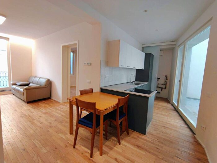 Appartamento trilocale in affitto in Via Roma, Centro Storico, Reggio Emilia