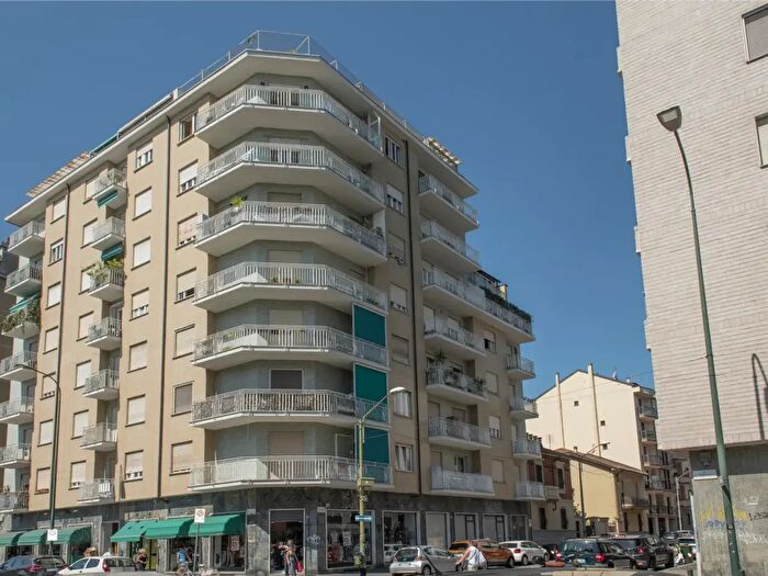 Appartamento trilocale in vendita in Via Mombasiglio, Torino