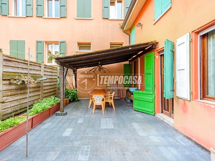 Casa quadrilocale in vendita in Correggio