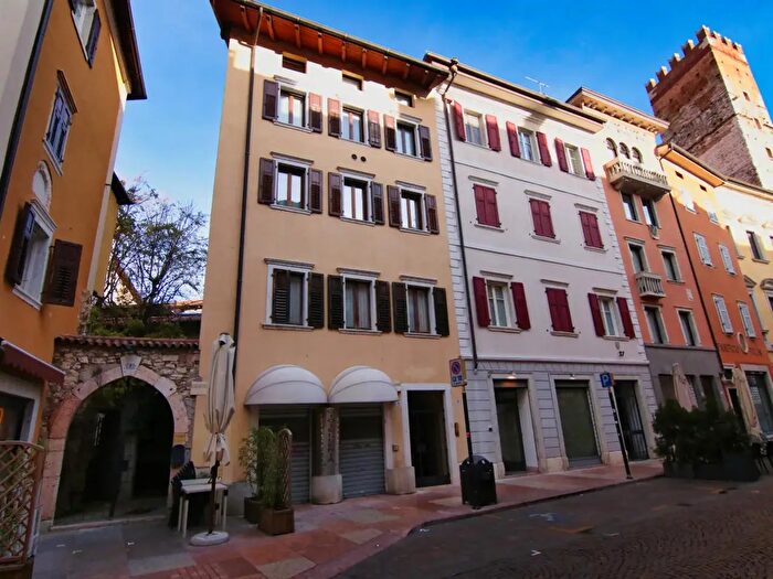 Appartamento trilocale in vendita in Via Camillo Cavour, Trento