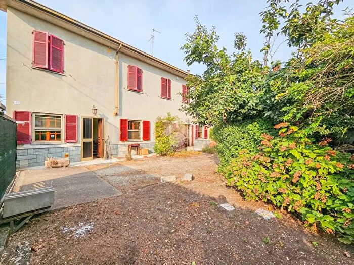 Casa con 10 locali in vendita in Via Pineroli, Alessandria