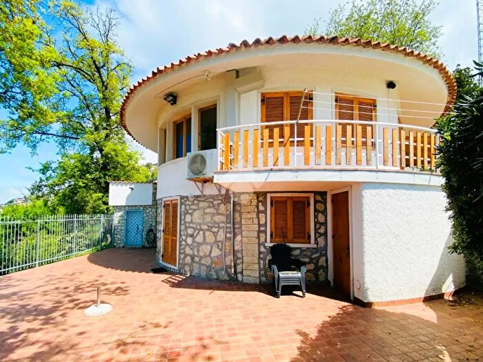 Casa con 5 locali in vendita in Viale Paradiso, Falconara Albanese