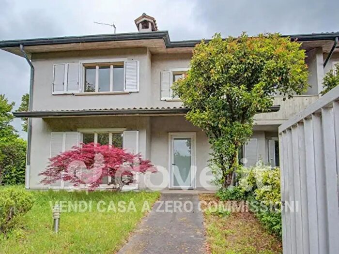 Casa con 6 locali in vendita in Via E Montale, Gorle