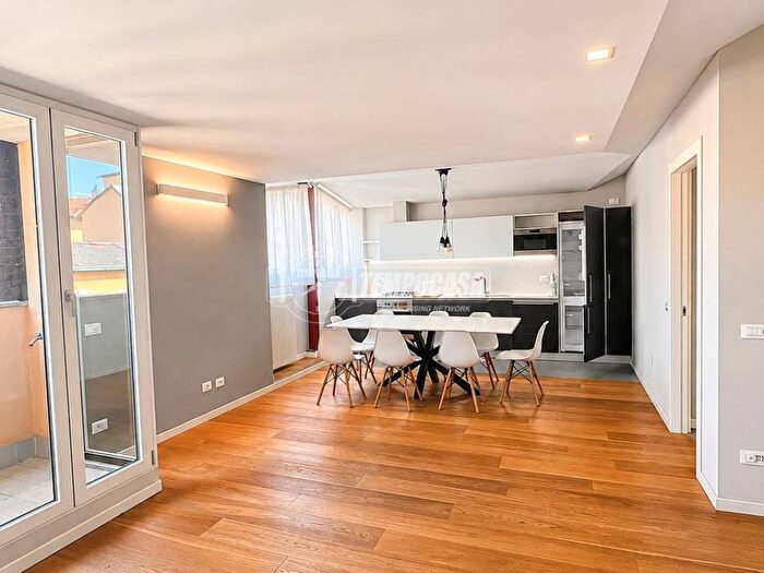 Appartamento trilocale in affitto in Via Solferino, Turati, Milano