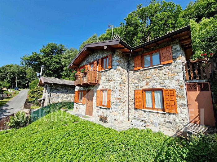 Casa quadrilocale in vendita in Via Peledo, Sorico