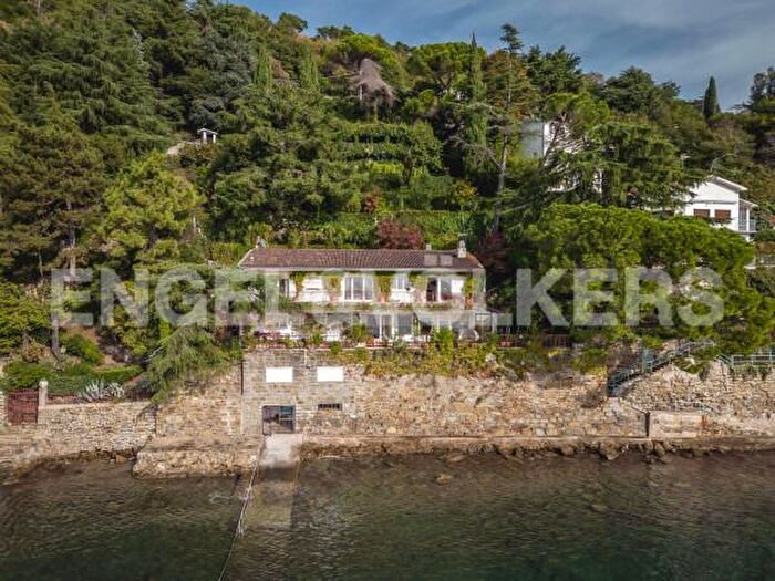 Casa con 6 locali in vendita in Trieste