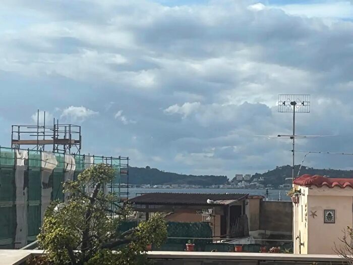 Appartamento quadrilocale in affitto in Piazza della Repubblica Snc, Pozzuoli