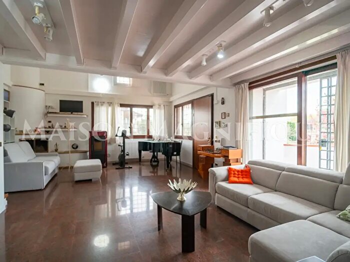 Casa con 8 locali in vendita in Via Possessione Grande, Riva del Po