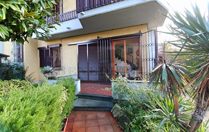 Casa con 7 locali in vendita in Pietrasanta