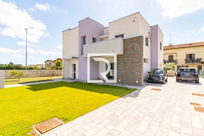 Casa con 6 locali in vendita in Via Piersanti Mattarella Bertinoro, Bertinoro