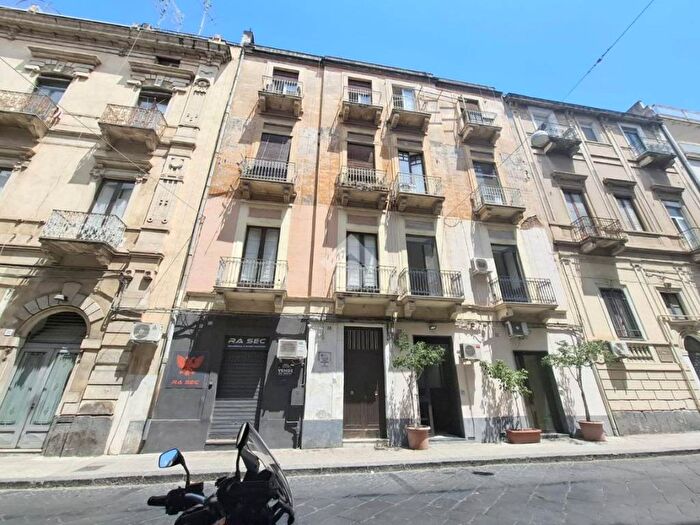 Appartamento trilocale in affitto in Via Conte Ruggero, XX Settembre Tribunale, Catania