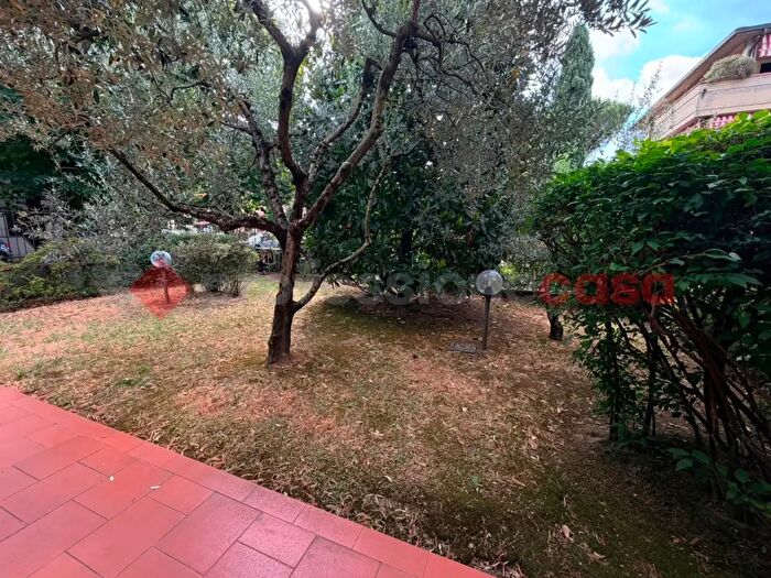 Appartamento con 5 locali in vendita in Via Firenze, Prato