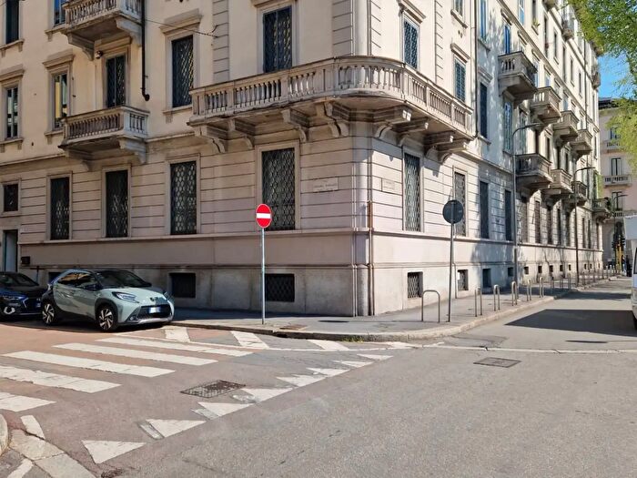Appartamento trilocale in vendita in Corso Italia, Milano