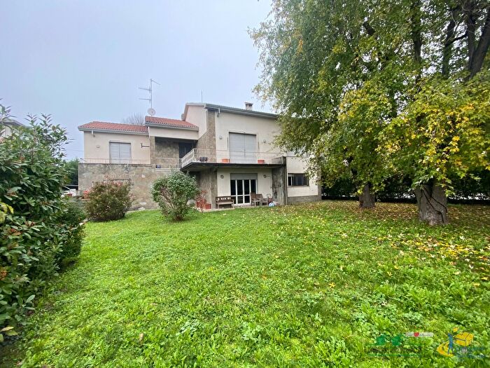 Casa con 7 locali in vendita in Via Giosuè Carducci, Medesano