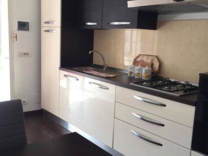 Appartamento trilocale in affitto in Centro Storico, Savona