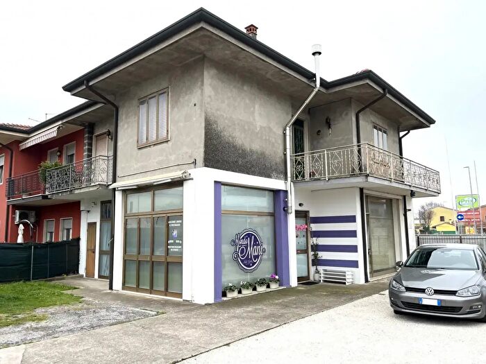 Casa trilocale in vendita in Via Dante Alighieri, Noventa Vicentina