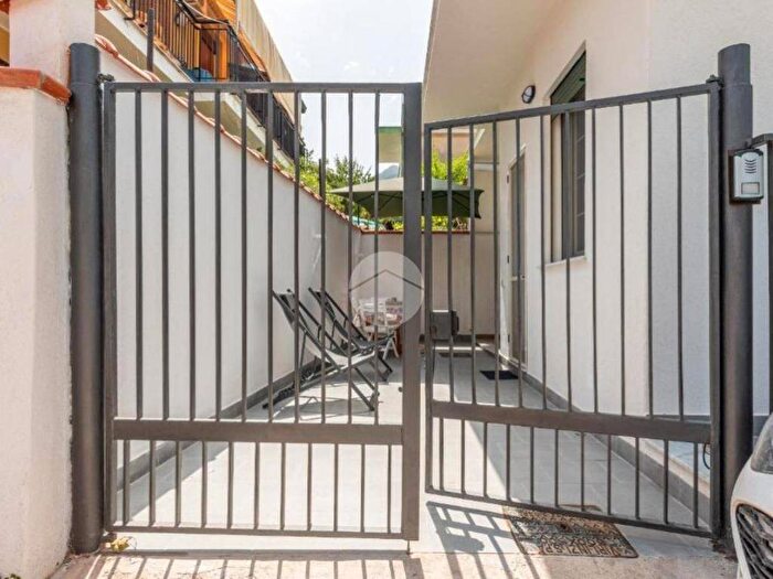 Appartamento trilocale in affitto in Cortile donna vita, Mondello Valdesi, Palermo