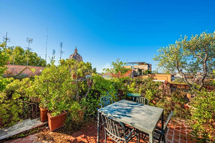 Appartamento con 7 locali in vendita in Via Arenula, Roma