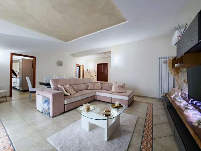 Appartamento con 5 locali in vendita in Via Cesulo, Caivano