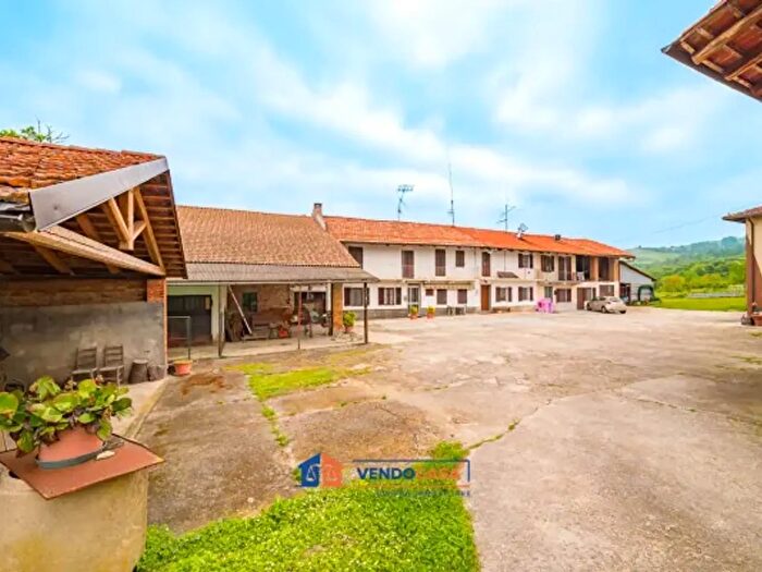 Casa con 6 locali in vendita in Località Piano, Novello