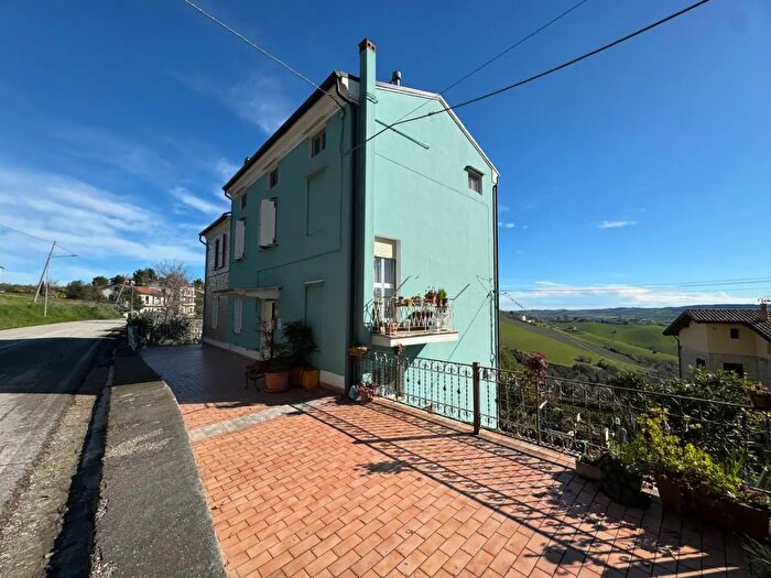 Appartamento con 6 locali in vendita in Contrada Montone, Fermo