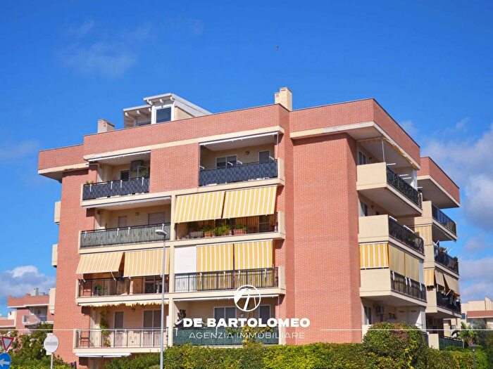 Appartamento trilocale in affitto in Via Attica, Taranto Salinella, Taranto