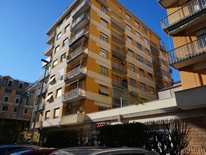 Appartamento con 5 locali in vendita in Via Augusto Albini, Genova