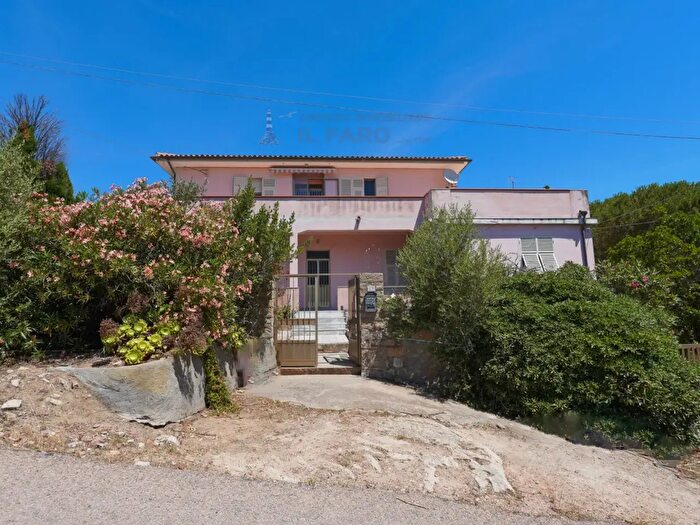 Casa con 8 locali in vendita in Via Indipendenza, La Maddalena
