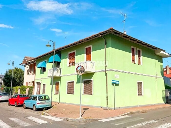 Casa con 6 locali in vendita in Via San Francesco d'Assisi, Nichelino