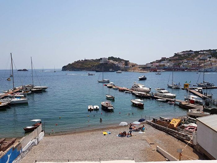 Appartamento bilocale in affitto in Centro, Ponza