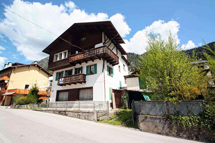 Casa con 15 locali in vendita in Via Venezia, Auronzo Di Cadore