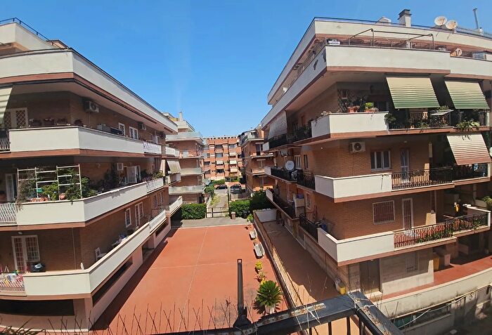 Appartamento trilocale in vendita in Via La Spezia, Pomezia