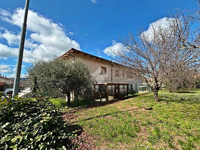 Appartamento quadrilocale in vendita in Via Otello Frillici, Gualdo Tadino