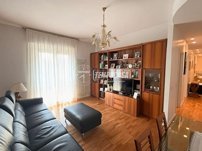 Appartamento quadrilocale in affitto in Via XXIV Maggio, Vedano Al Lambro