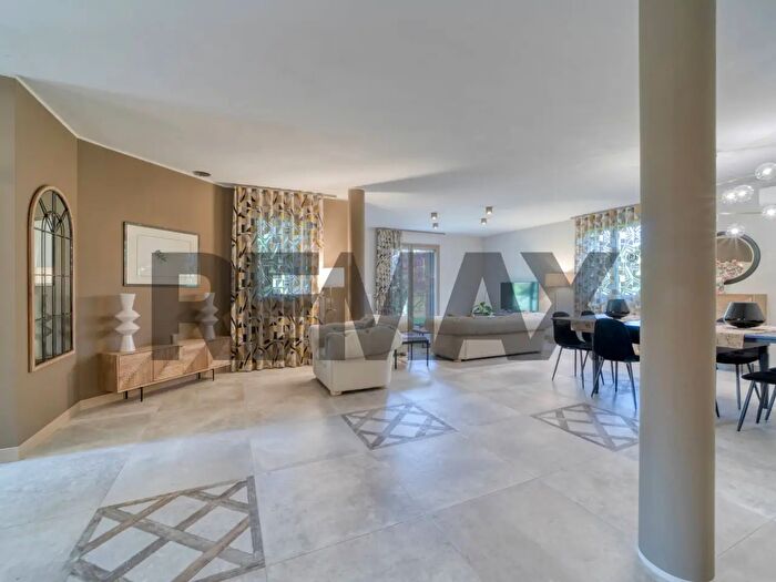 Casa con 15 locali in vendita in Tribano