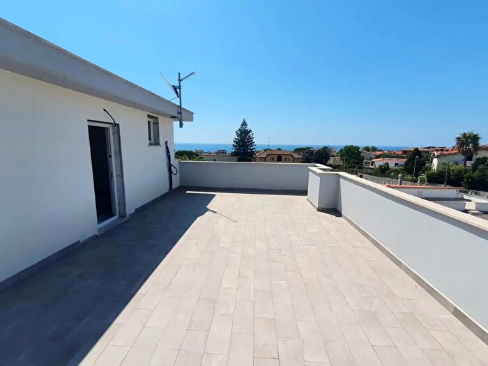 Casa quadrilocale in vendita in Via Odino, Anzio