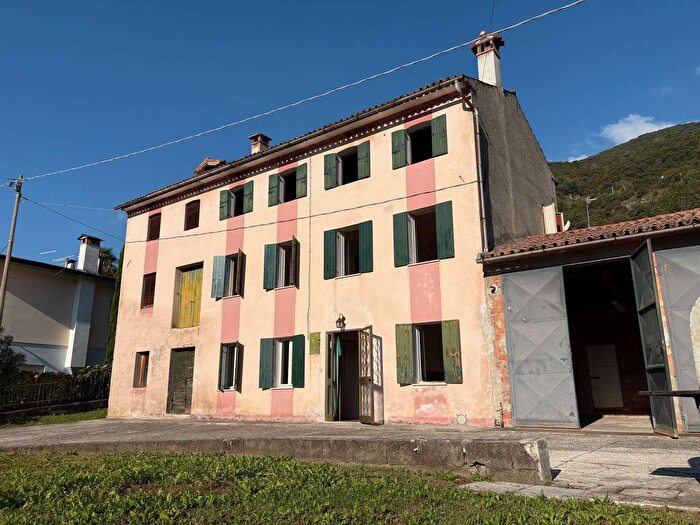 Casa con 6 locali in vendita in Via Longhere, Vittorio Veneto