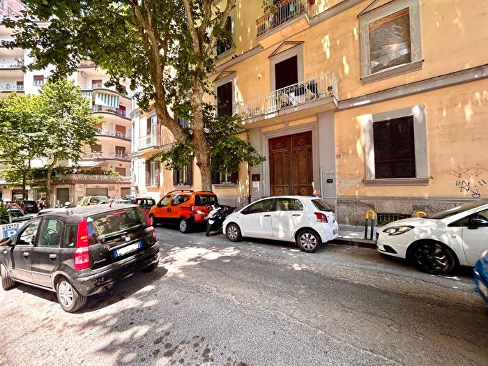 Appartamento bilocale in affitto in Via Giuseppe Bonito, Vomero, Napoli