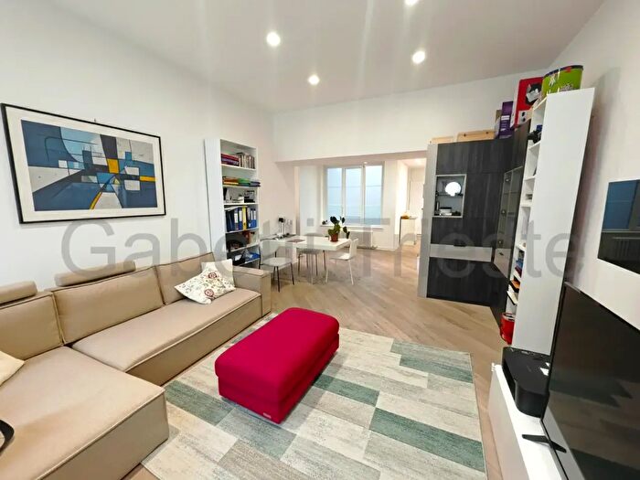 Appartamento trilocale in vendita in Via Mazzini, Trieste