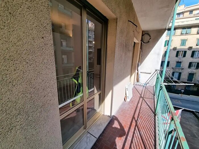Appartamento trilocale in affitto in Corso Martinetti, Genova