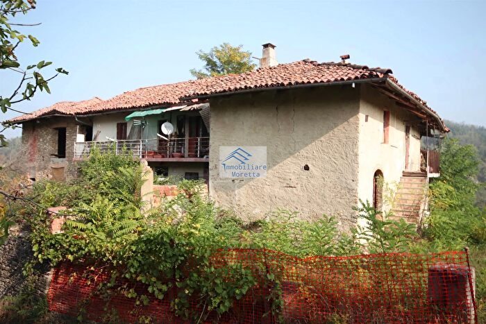 Casa con 10 locali in vendita in Sinio, Sinio