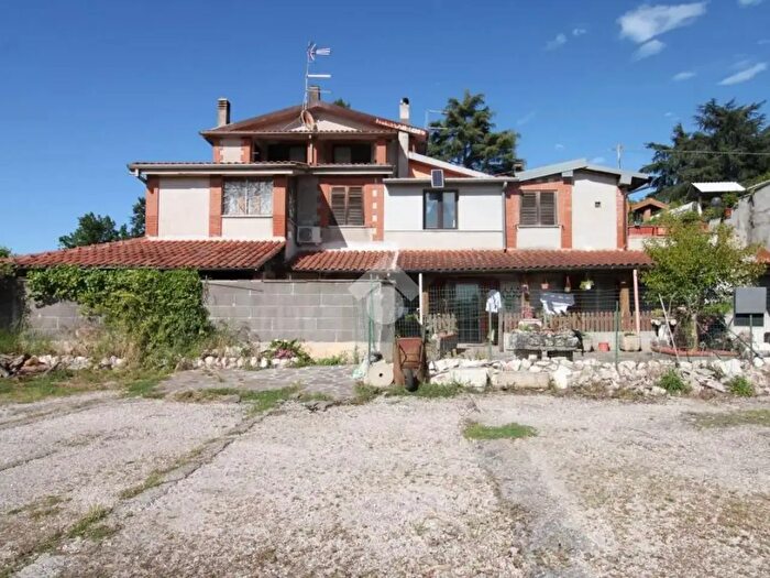 Casa con 6 locali in vendita in Via Carlo Alberto dalla Chiesa, Morlupo