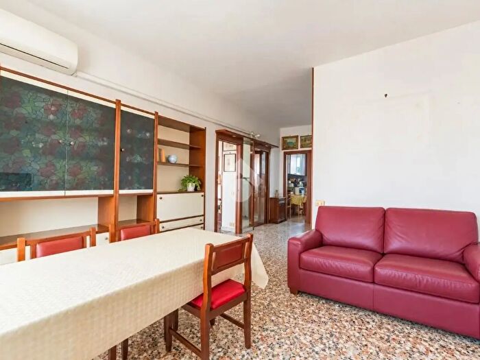Appartamento quadrilocale in vendita in Via Giuseppe Ferrari, Milano