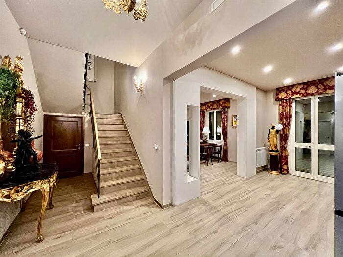 Casa con 7 locali in vendita in Campi Bisenzio, Campi Bisenzio