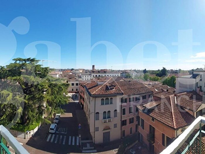 Appartamento quadrilocale in affitto in piazza borsa, Piazza dei Signori, Treviso