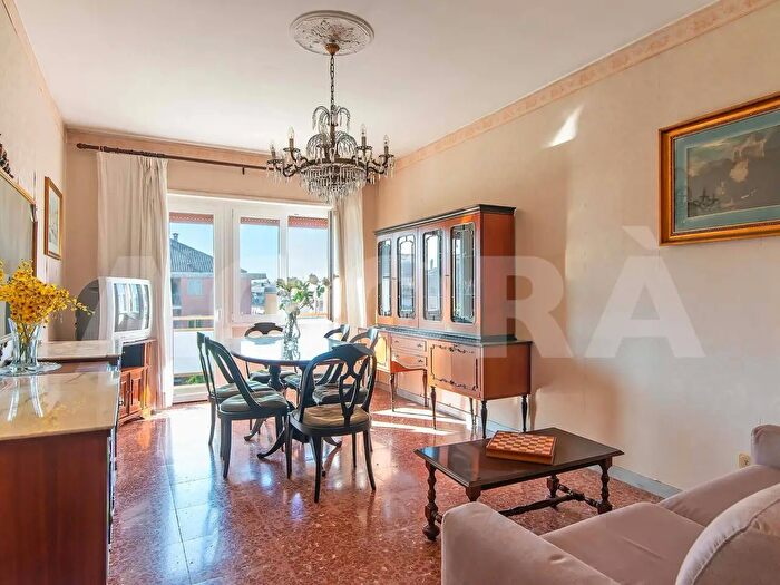 Appartamento trilocale in vendita in Via Tuscolana, Roma