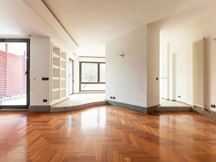 Appartamento trilocale in vendita in Via Renato Cesarini, Roma