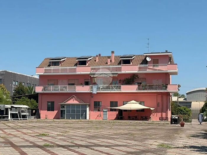 Appartamento con 5 locali in vendita in Via Penne, Chieti