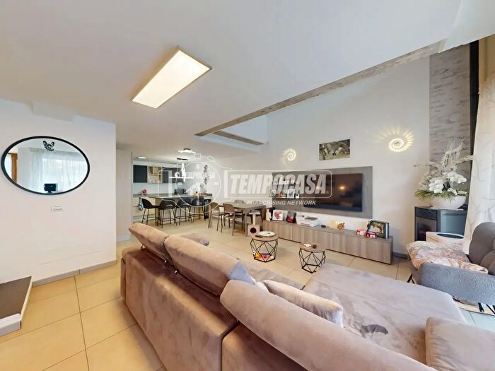 Casa trilocale in vendita in Via Matteotti, Bizzarone