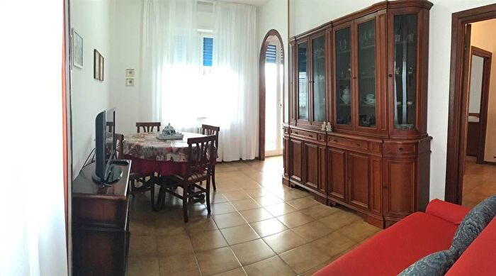 Appartamento trilocale in affitto in Via Rossini, Follonica